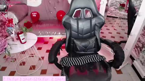 Snapshot of violetta_jhonson_v chatting on February 14, 2025, 10:38 am Violetta online show from February 14, 2025, 10:38 am