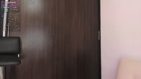 violetta_pretty online show from May 6, 2026, 8:36 pm