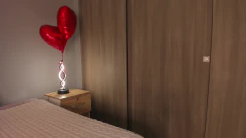 violetta independent model online show from February 16, 2025, 7:15 am