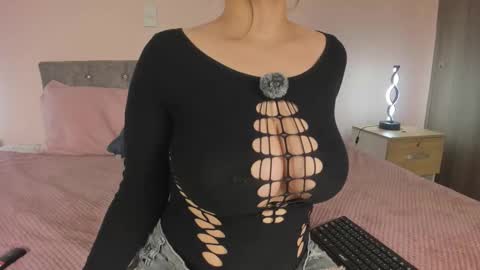 violetta independent model online show from November 28, 2025, 6:05 am