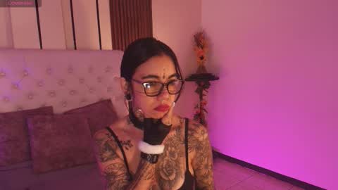 Snapshot of violettaalemida chatting on January 14, 2026, 1:17 pm violettaalemida online show from January 14, 2026, 1:17 pm