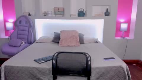 ViolettaBaker online show from December 9, 2024, 7:39 pm