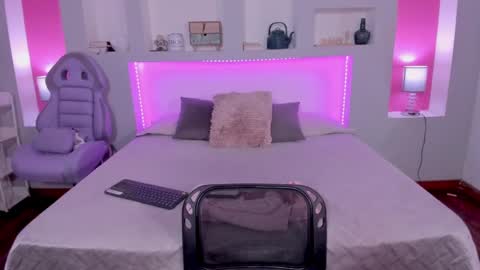 ViolettaBaker online show from December 11, 2024, 1:47 am