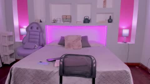 ViolettaBaker online show from December 12, 2024, 7:48 pm