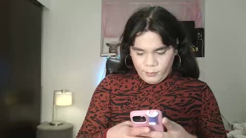Snapshot of violettacam69 chatting on January 22, 2025, 3:52 am violettacam69 online show from January 22, 2025, 3:52 am