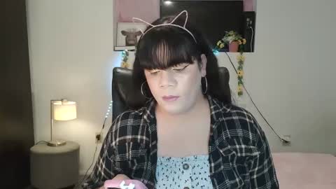 Snapshot of violettacam69 chatting on January 24, 2025, 2:49 am violettacam69 online show from January 24, 2025, 2:49 am