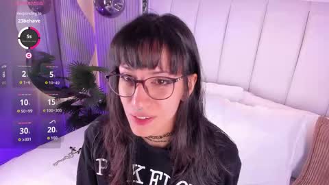 violettacolinss online show from May 5, 2026, 11:40 am
