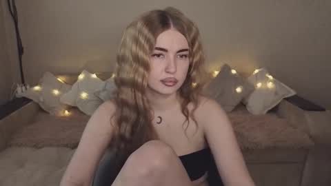 ViolettaOtis online show from September 30, 2025, 1:49 pm