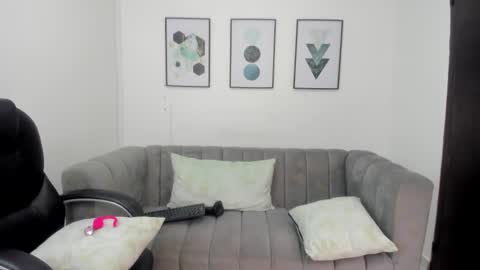 Violetta online show from October 17, 2025, 2:19 pm