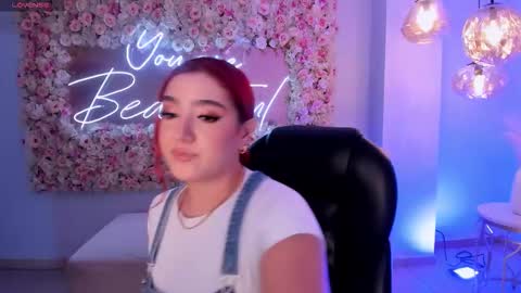 Violett Castel online show from September 22, 2025, 6:21 pm