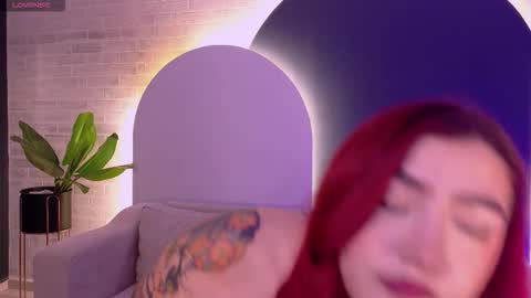 Violett Castel online show from March 5, 2026, 7:21 pm