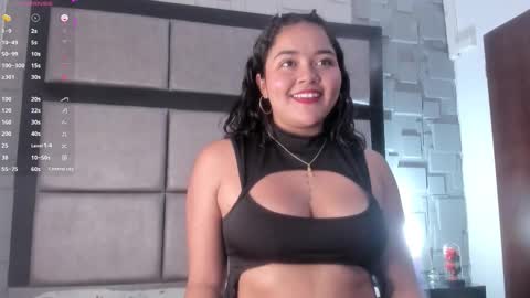 violetteecourt online show from September 24, 2025, 6:33 pm