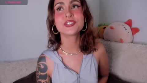 Violette  online show from January 5, 2026, 9:29 pm