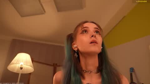 Snapshot of violettessa chatting on October 17, 2025, 10:40 am violettessa online show from October 17, 2025, 10:40 am