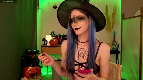 Snapshot of violettessa chatting on October 28, 2025, 2:09 pm violettessa online show from October 28, 2025, 2:09 pm