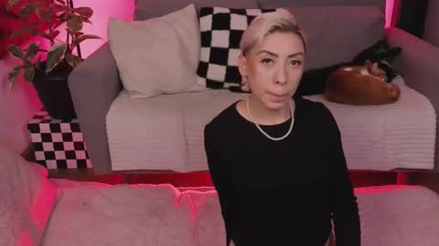 Violet online show from November 7, 2025, 1:27 am