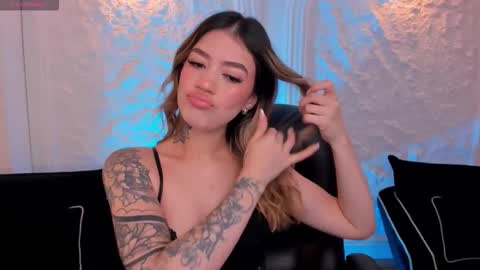 Violett  online show from October 18, 2025, 11:44 am