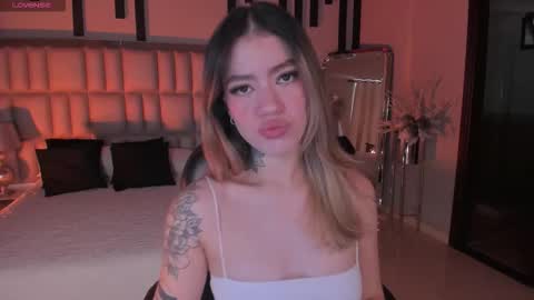 Violett  online show from November 5, 2025, 7:03 pm