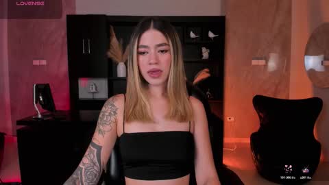 Snapshot of violetthansson chatting on March 25, 2026, 7:31 pm Violett online show from March 25, 2026, 7:31 pm