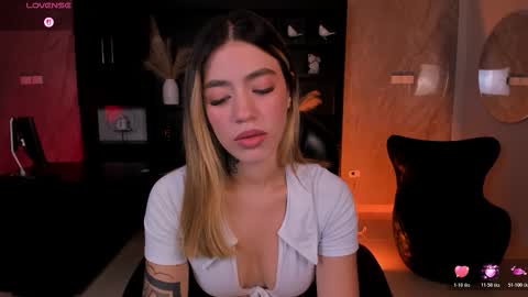 Snapshot of violetthansson chatting on March 26, 2026, 7:52 pm Violett online show from March 26, 2026, 7:52 pm