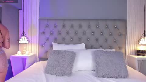 Snapshot of violettharous chatting on February 18, 2026, 10:50 pm VioletthaRous online show from February 18, 2026, 10:50 pm