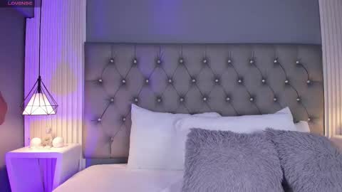 Snapshot of violettharous chatting on February 26, 2026, 10:42 pm VioletthaRous online show from February 26, 2026, 10:42 pm