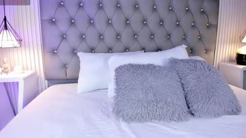 Snapshot of violettharous chatting on March 3, 2026, 10:37 pm VioletthaRous online show from March 3, 2026, 10:37 pm