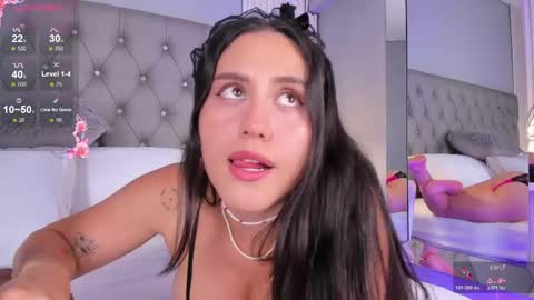 VioletthaRous online show from May 5, 2026, 11:02 pm