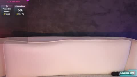 Snapshot of violettluxe_ chatting on September 9, 2025, 7:02 pm Funny and sexy big boobs and delicious ass. online show from September 9, 2025, 7:02 pm