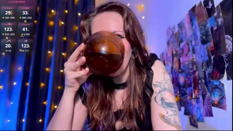 Snapshot of violettmo0n chatting on March 5, 2026, 12:50 am Next stream 1522026 400 GMT 3 online show from March 5, 2026, 12:50 am