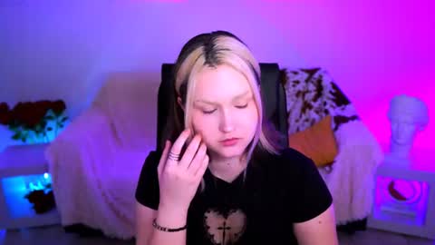 Violett online show from July 6, 2026, 4:20 am