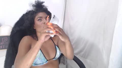 Snapshot of violetxia_ chatting on February 5, 2026, 4:06 am violetxia_ online show from February 5, 2026, 4:06 am