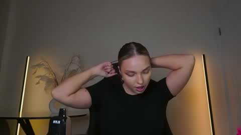 Violla online show from November 25, 2025, 5:40 am