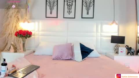 Snapshot of viollet_xoxo chatting on October 20, 2025, 8:31 pm VIOLLET online show from October 20, 2025, 8:31 pm