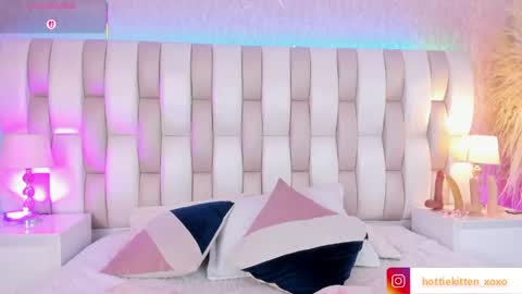 VIOLLET online show from February 28, 2026, 7:37 pm