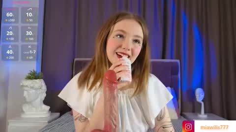 Mia  dont forget to thumbs up me online show from October 9, 2025, 10:02 am