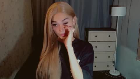 Pearl online show from December 4, 2025, 3:27 am