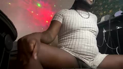 Elle Hood online show from November 24, 2025, 3:06 am