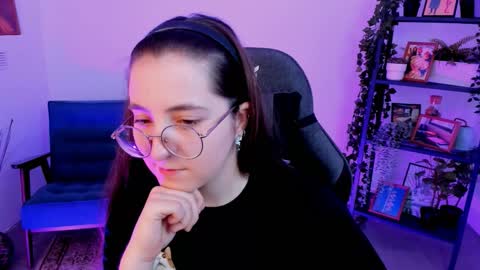 Snapshot of virtualvoyant chatting on October 1, 2025, 4:40 am your love online show from October 1, 2025, 4:40 am