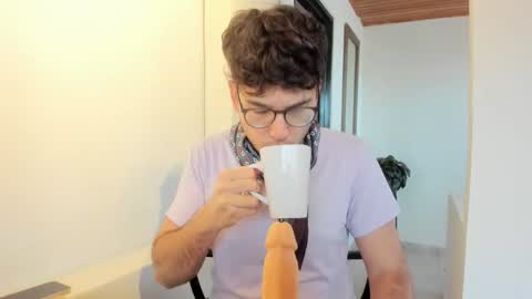 Vito Ferrer online show from November 15, 2025, 11:40 am