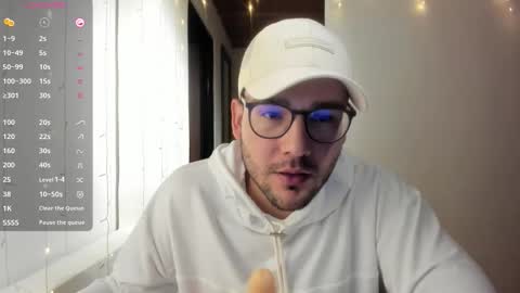 Vito Ferrer online show from December 23, 2025, 1:47 am