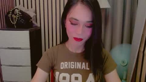 Snapshot of vivahotbabessandra chatting on April 23, 2026, 12:29 pm SANDRA GOING YOU online show from April 23, 2026, 12:29 pm