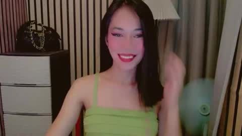 Snapshot of vivahotbabessandra chatting on April 24, 2026, 12:51 pm SANDRA GOING YOU online show from April 24, 2026, 12:51 pm