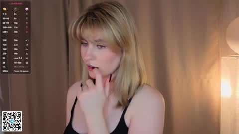 Snapshot of vivandellapenna chatting on November 12, 2025, 6:19 pm Melissa online show from November 12, 2025, 6:19 pm