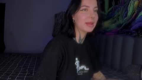 Vivi   online show from September 18, 2025, 7:21 am