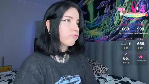 Snapshot of vivi__squirrel chatting on October 19, 2025, 2:07 pm Vivi online show from October 19, 2025, 2:07 pm