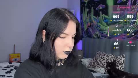 Snapshot of vivi__squirrel chatting on November 6, 2025, 7:09 am Vivi online show from November 6, 2025, 7:09 am