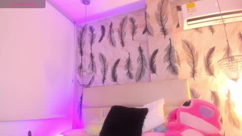 Viviana  online show from November 19, 2025, 10:43 pm