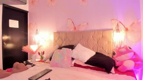 Snapshot of vivi_prinncess chatting on April 2, 2026, 4:59 pm Viviana online show from April 2, 2026, 4:59 pm