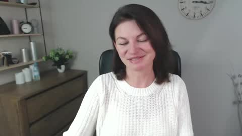 Snapshot of vivian_dream chatting on December 2, 2024, 10:18 am Vivian online show from December 2, 2024, 10:18 am